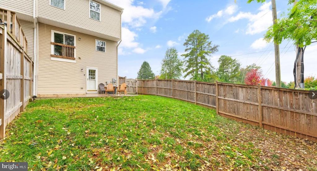 1901 CREPE MYRTLE LN