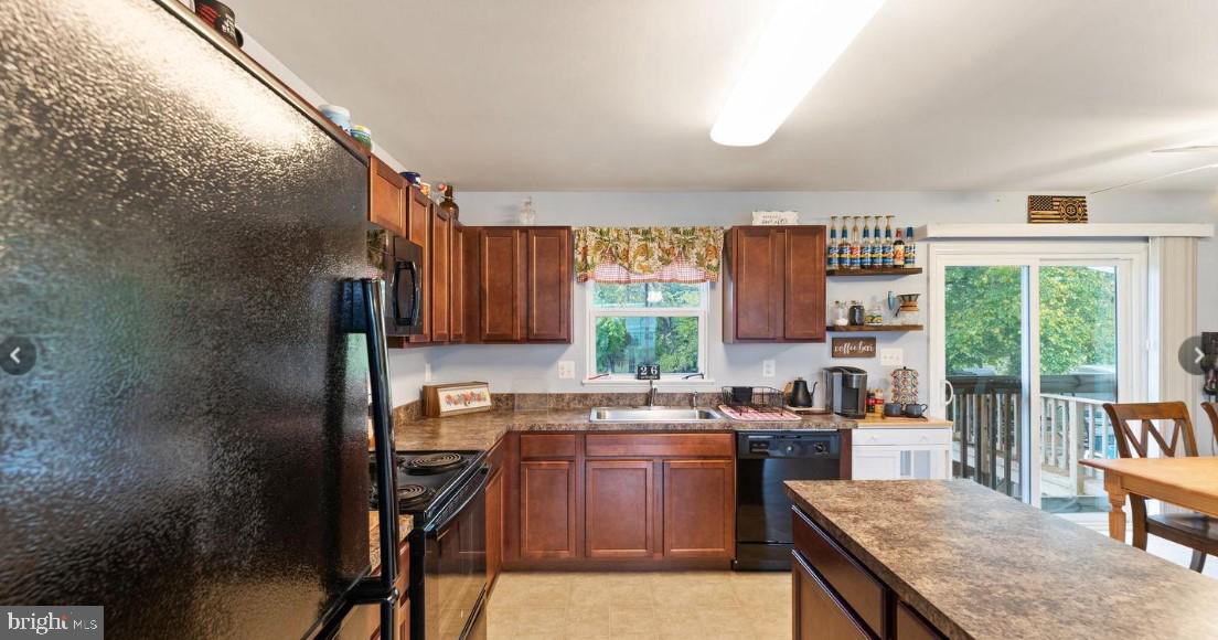 1901 CREPE MYRTLE LN