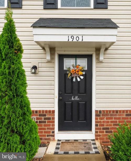 1901 CREPE MYRTLE LN