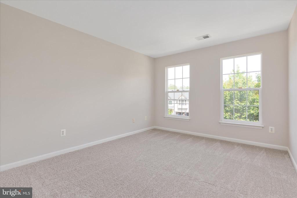 813 KINGSBROOK ROAD