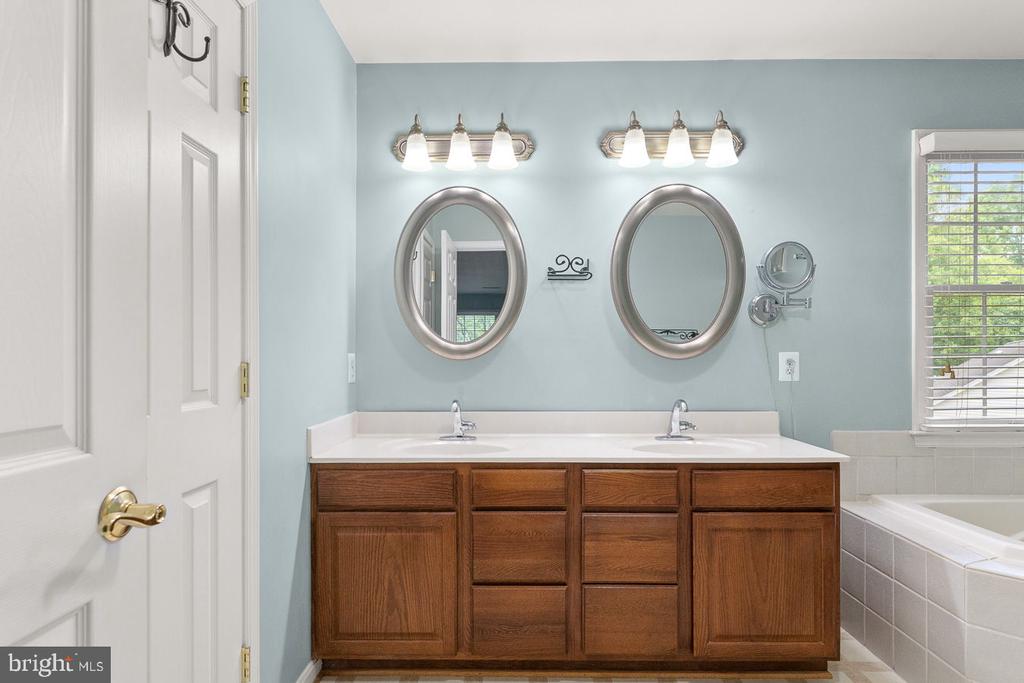 17277 KETTLEBROOK LANDING