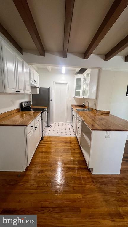 106 Cedar Ln