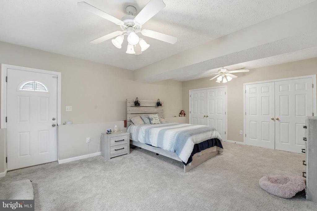 219 HOLLYSIDE DRIVE