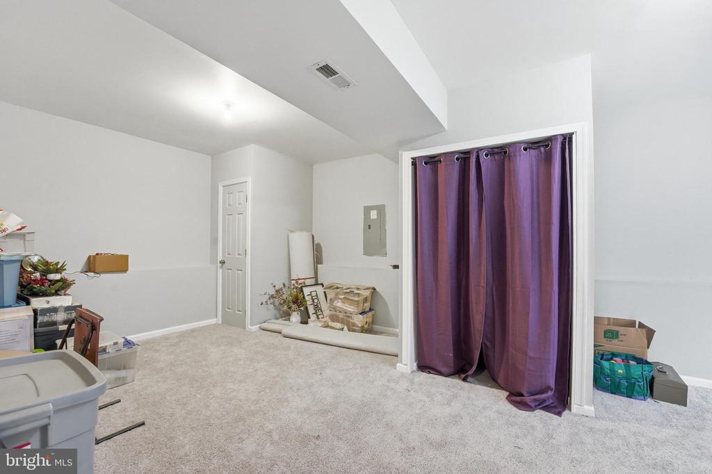 219 HOLLYSIDE DRIVE