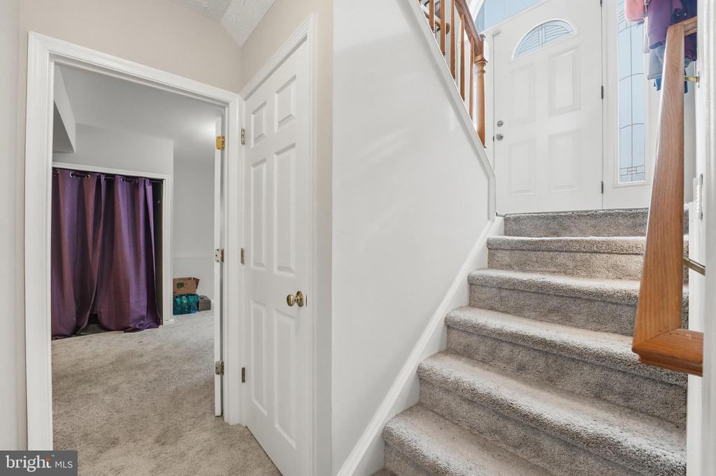 219 HOLLYSIDE DRIVE