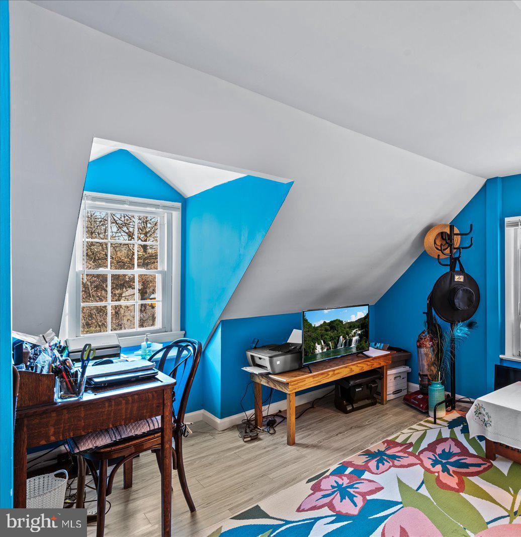 121 W Westmoreland ROAD