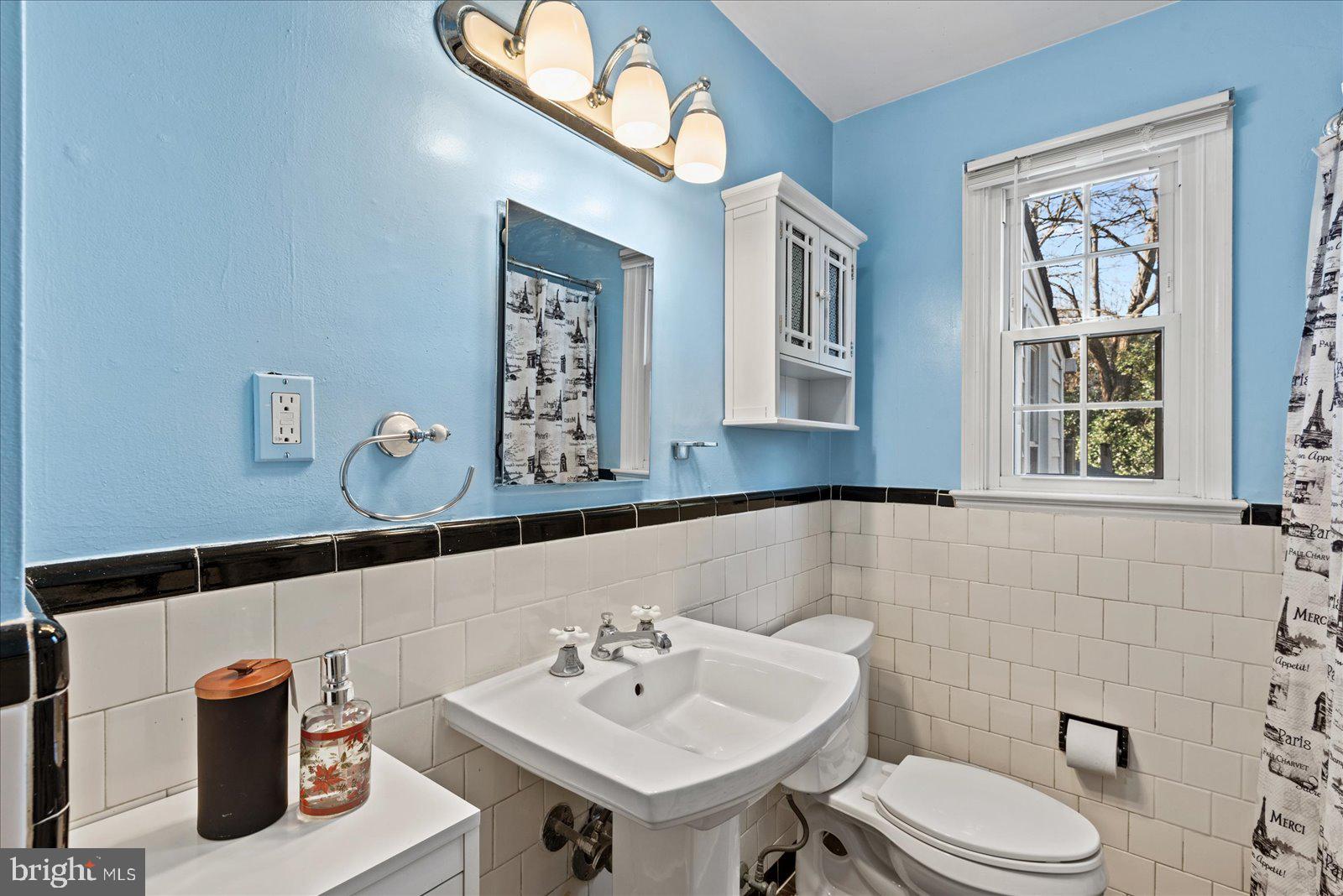 121 W Westmoreland ROAD