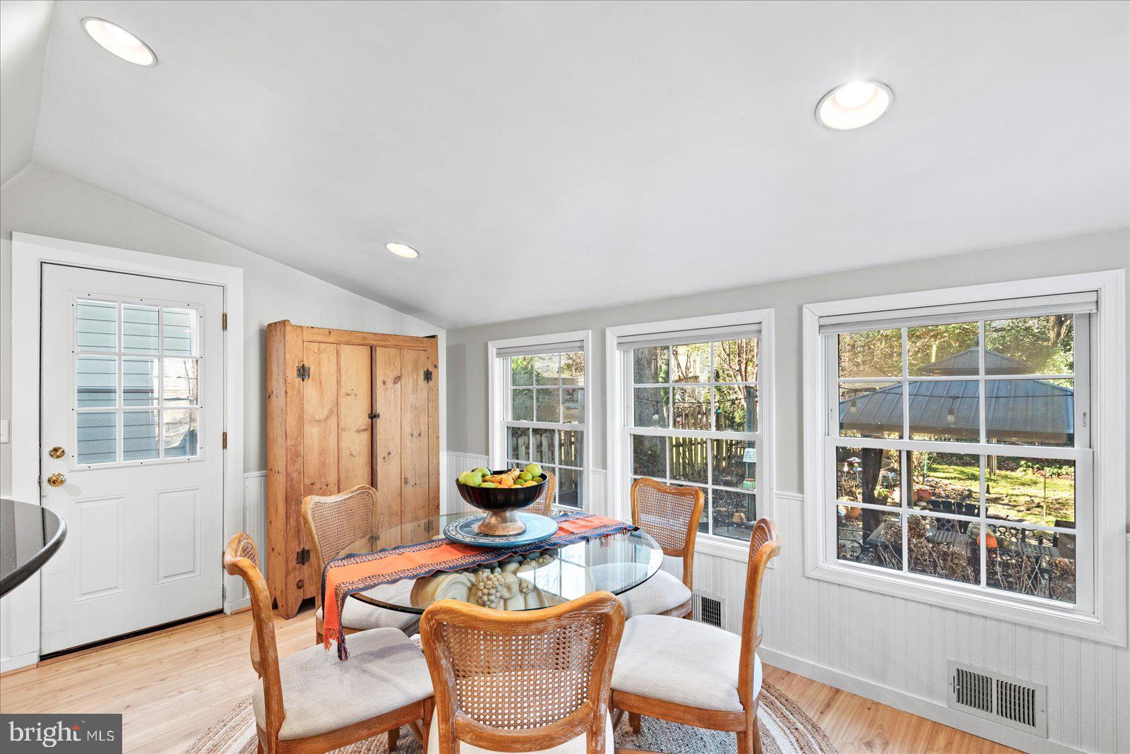 121 W Westmoreland ROAD