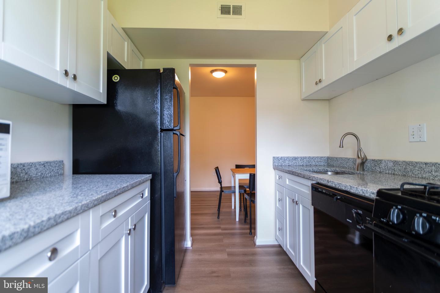 9453 FAIRFAX BOULEVARD Unit: 202