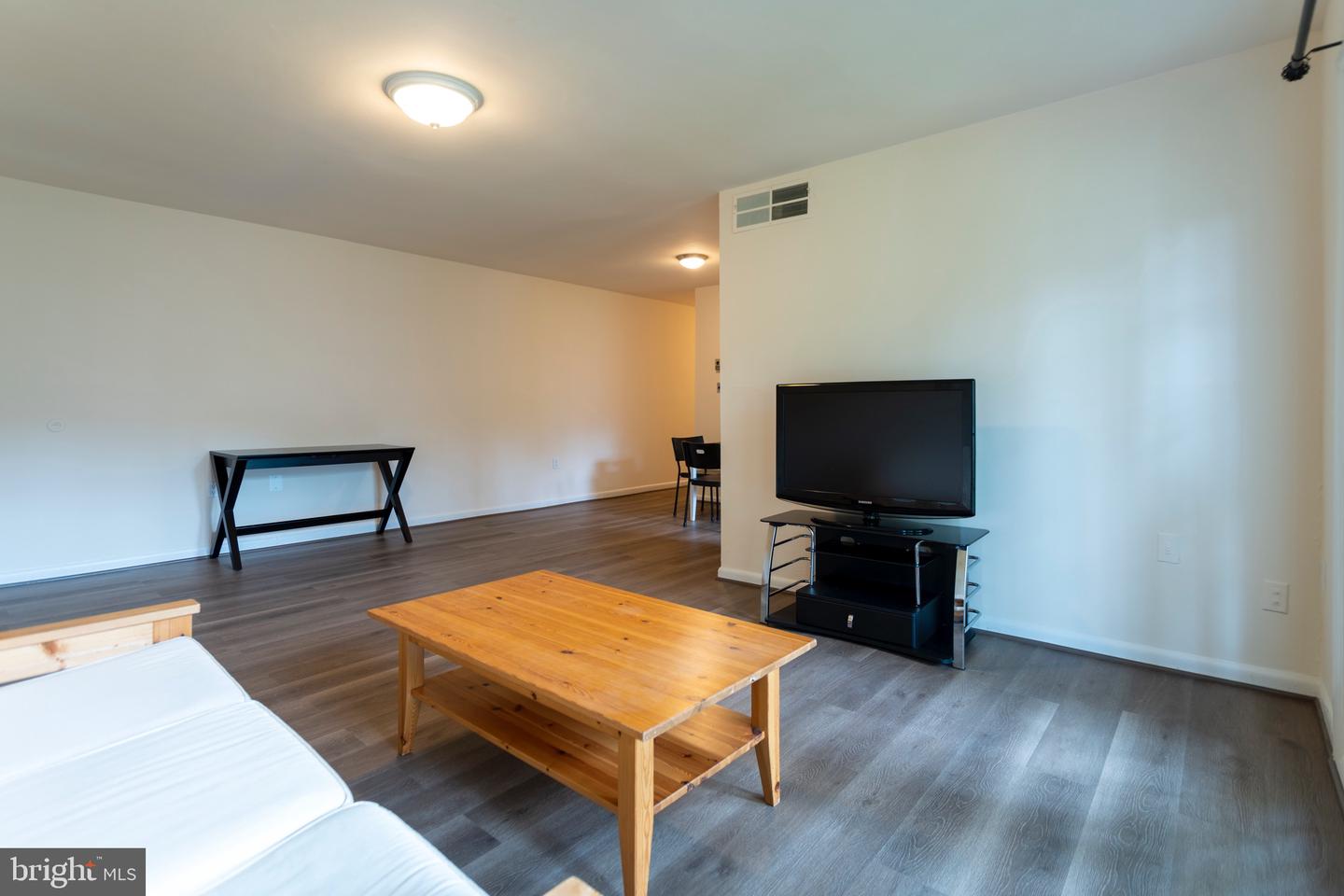 9453 FAIRFAX BOULEVARD Unit: 202