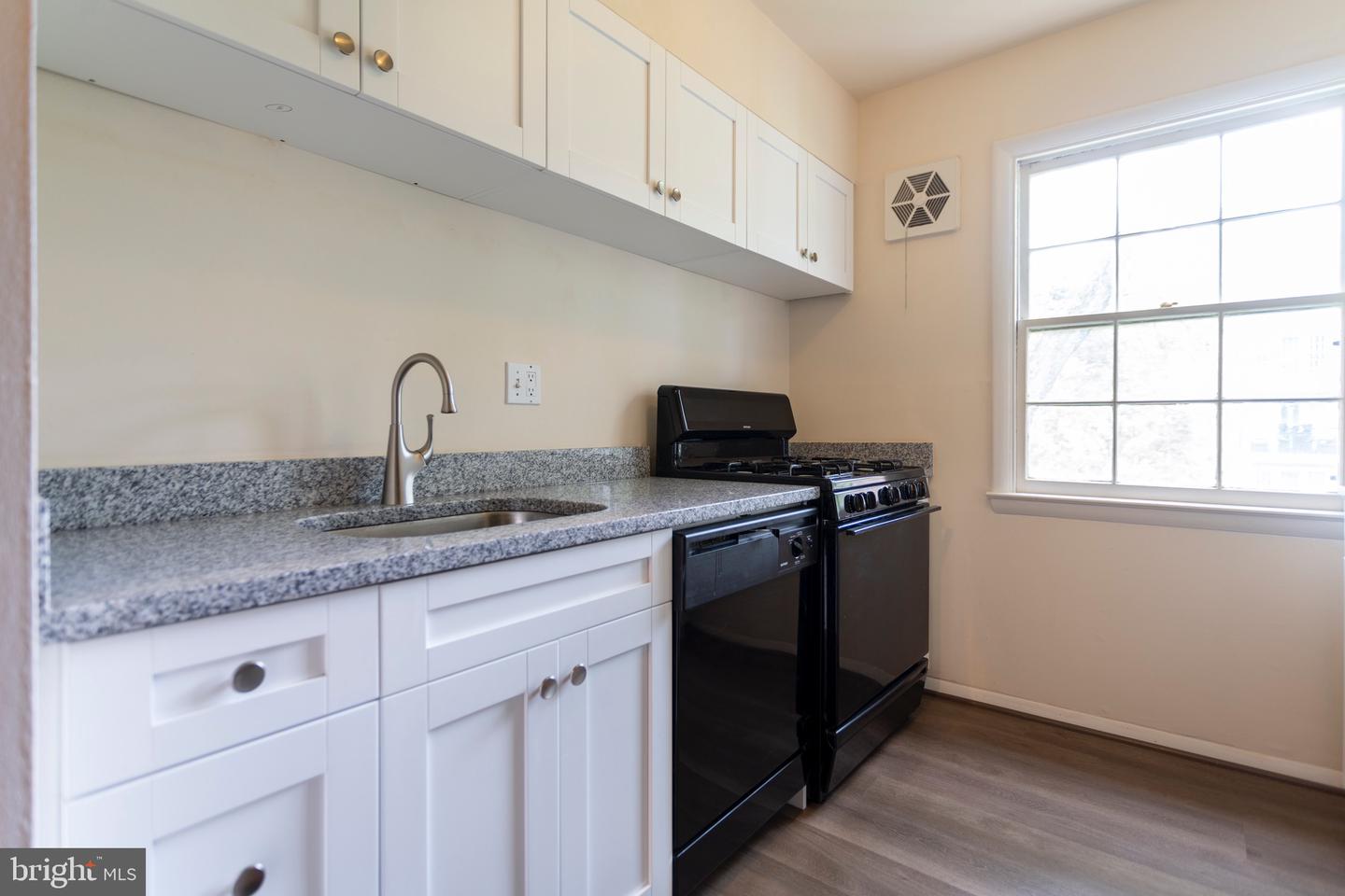 9453 FAIRFAX BOULEVARD Unit: 202