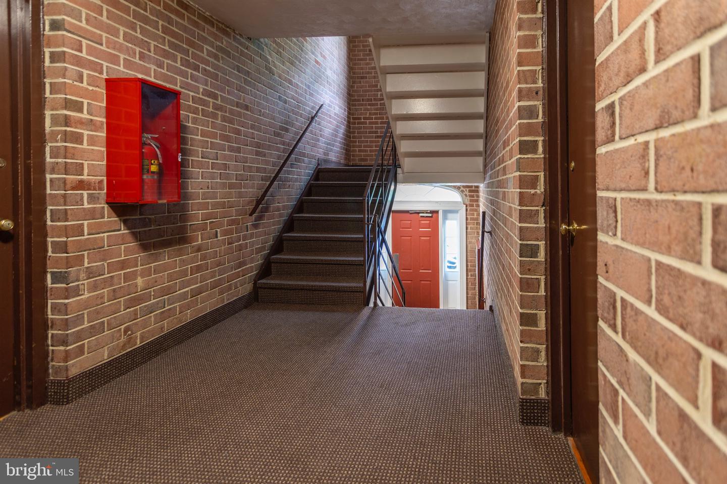 9453 FAIRFAX BOULEVARD Unit: 202