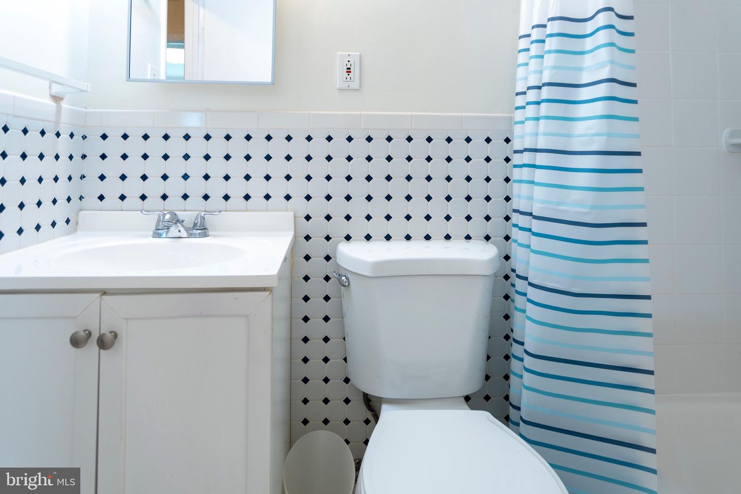 9453 FAIRFAX BOULEVARD Unit: 202