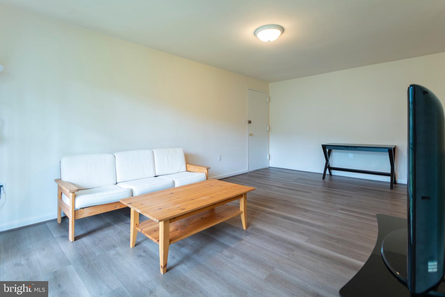 9453 FAIRFAX BOULEVARD Unit: 202