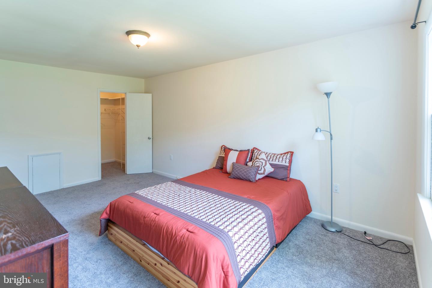 9453 FAIRFAX BOULEVARD Unit: 202
