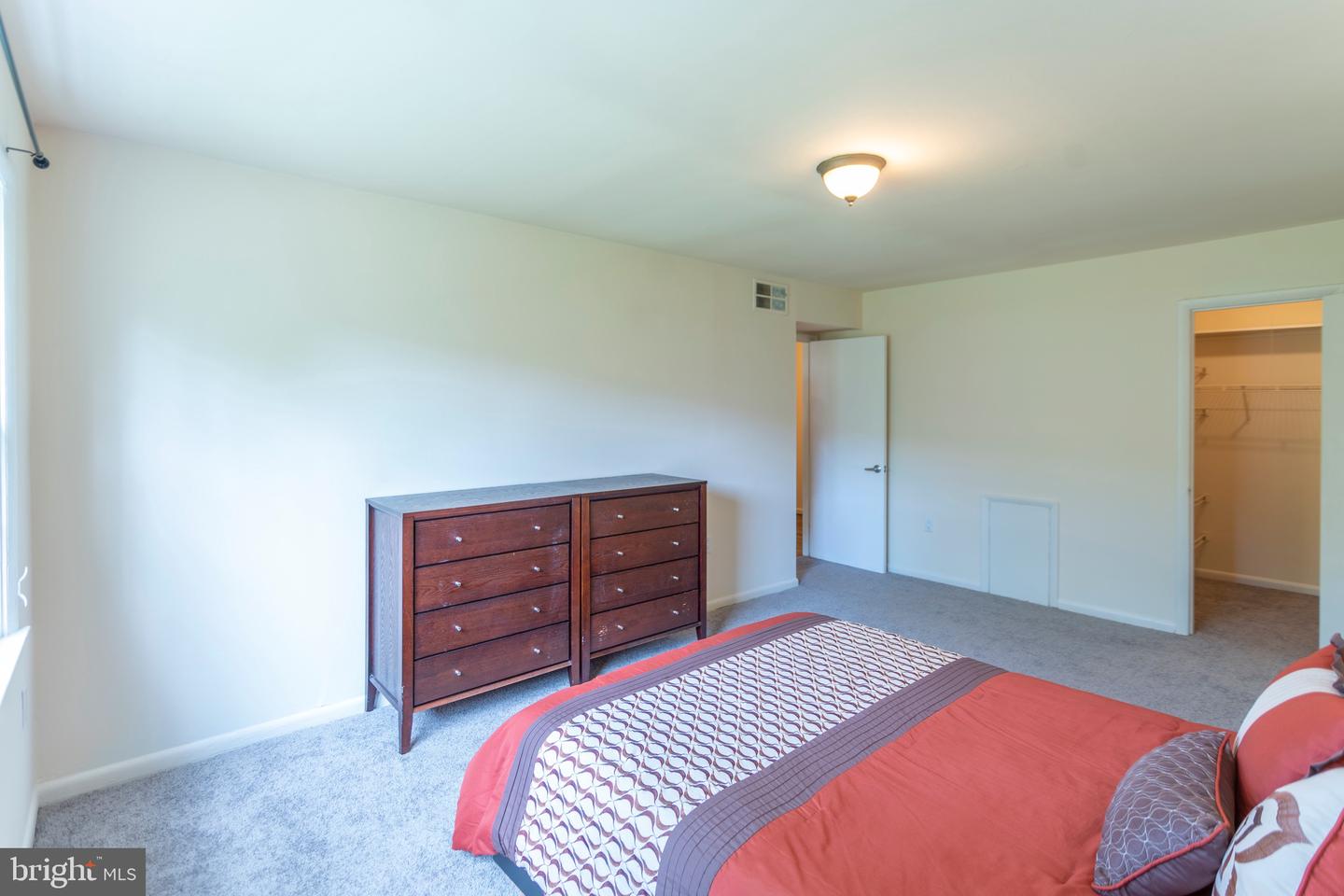 9453 FAIRFAX BOULEVARD Unit: 202