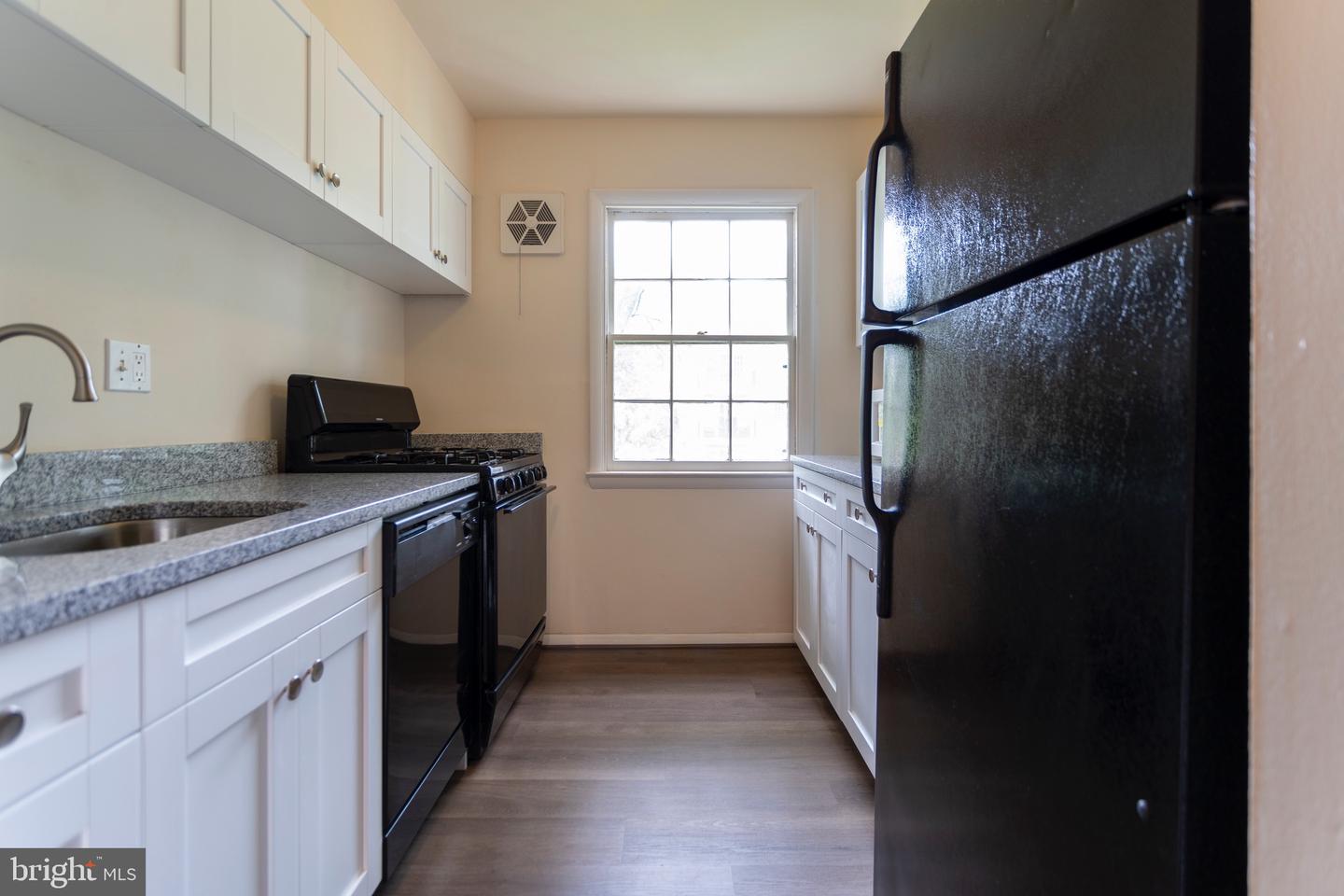 9453 FAIRFAX BOULEVARD Unit: 202