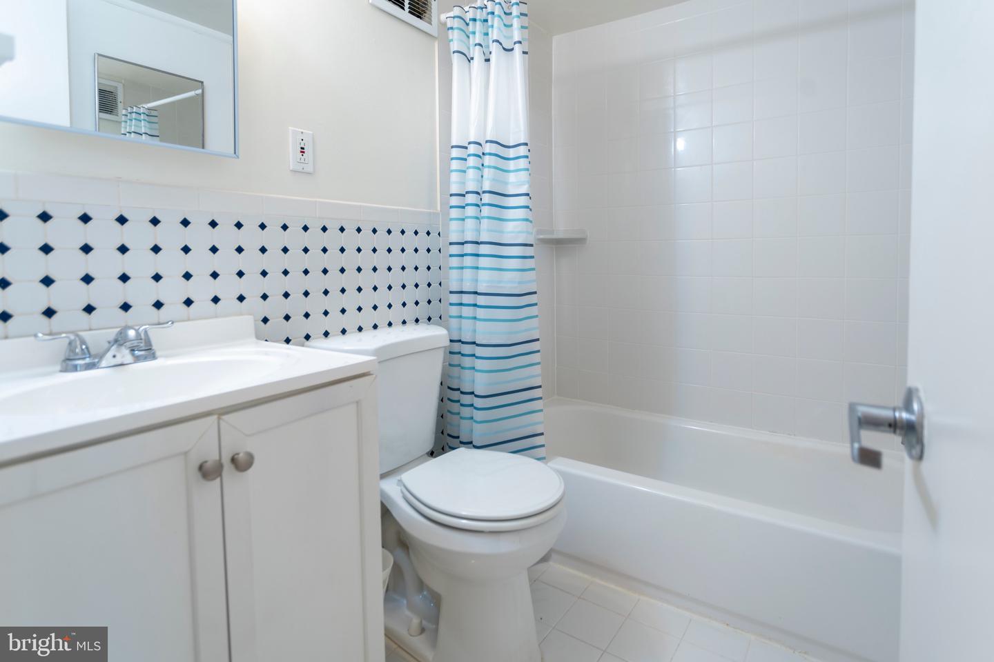 9453 FAIRFAX BOULEVARD Unit: 202