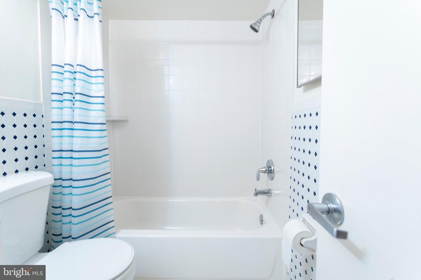 9453 FAIRFAX BOULEVARD Unit: 202