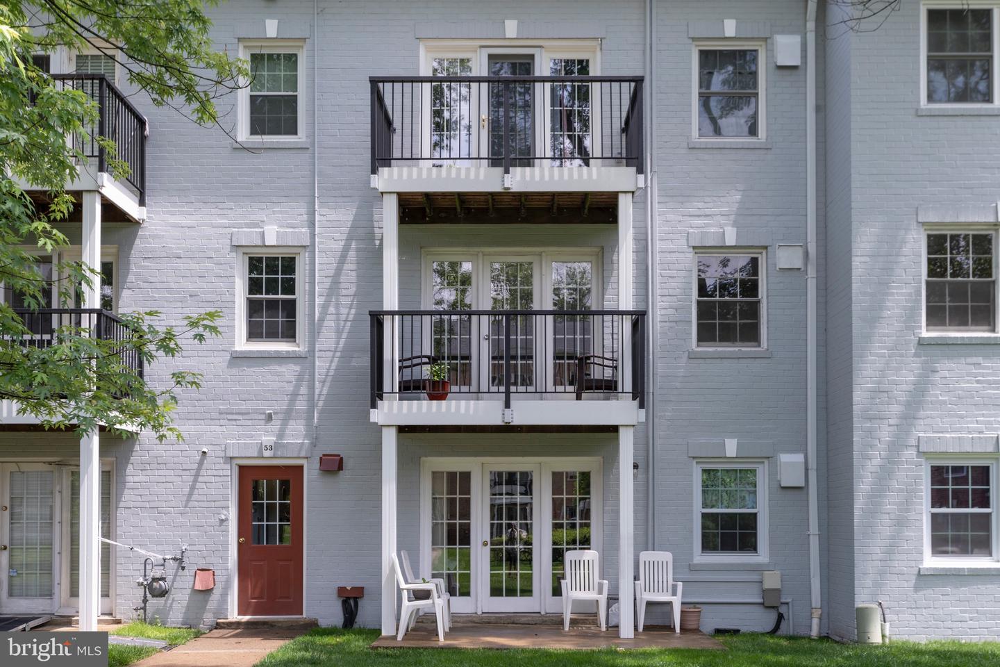9453 FAIRFAX BOULEVARD Unit: 202