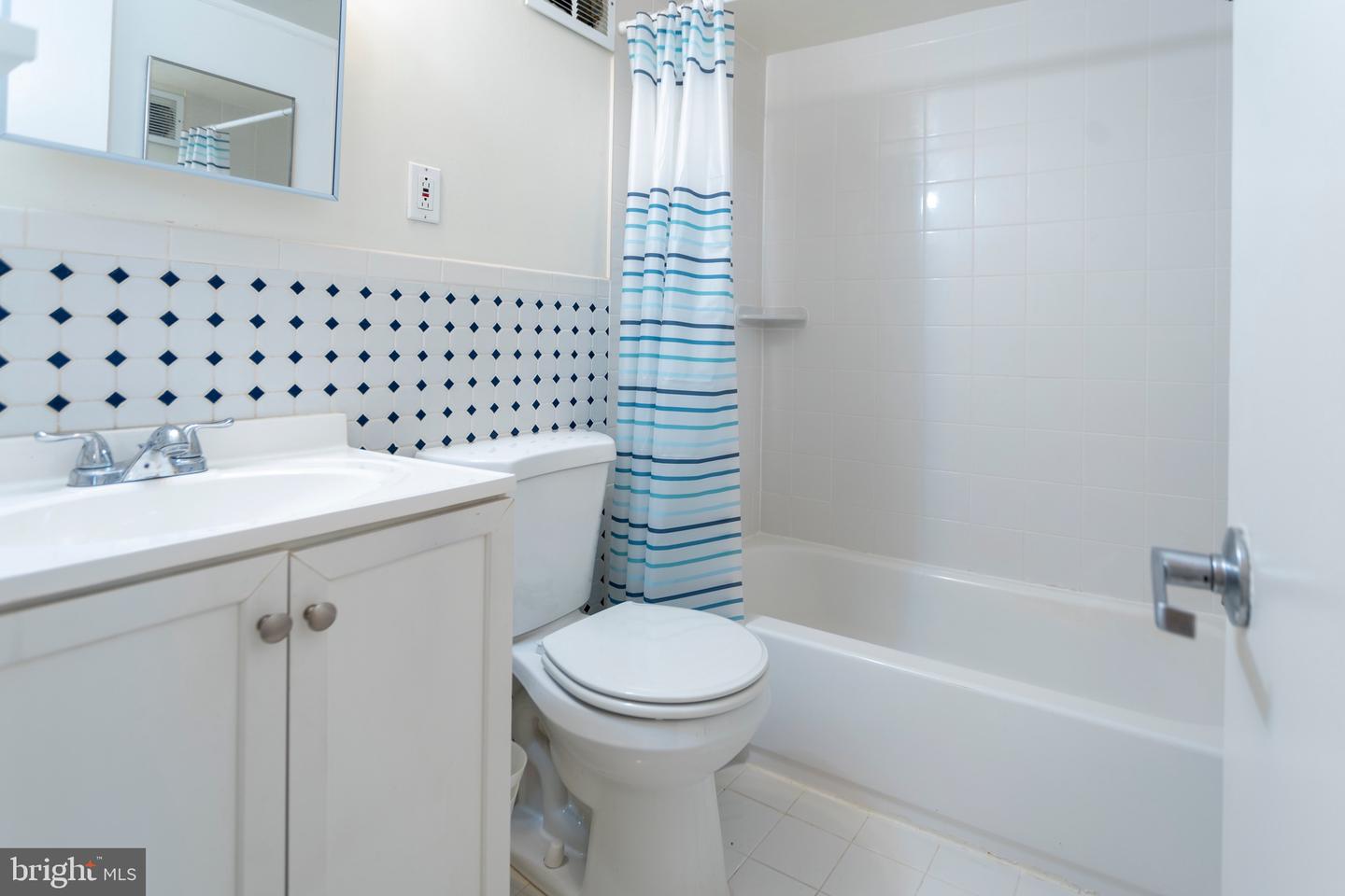 9453 FAIRFAX BOULEVARD Unit: 202