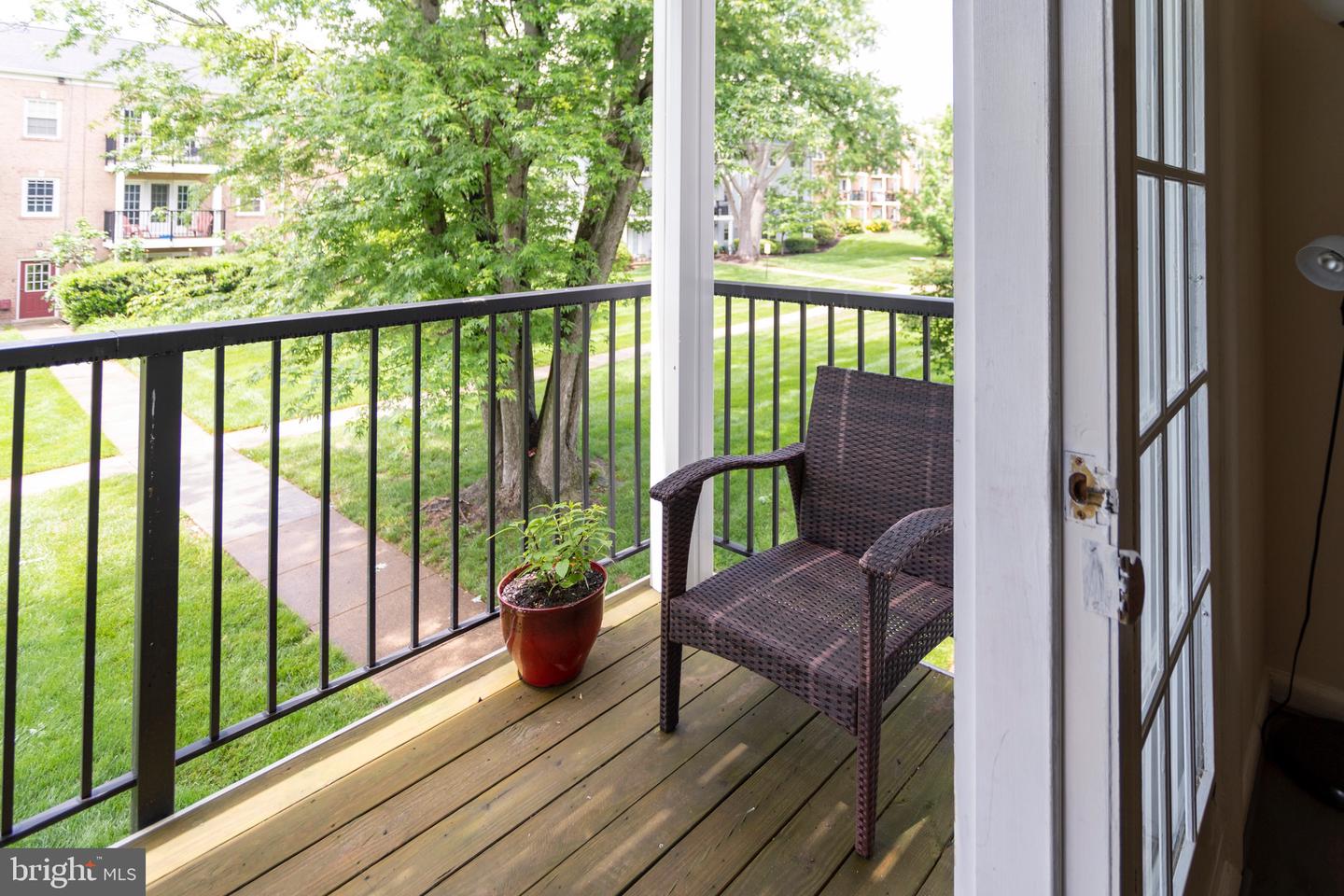 9453 FAIRFAX BOULEVARD Unit: 202