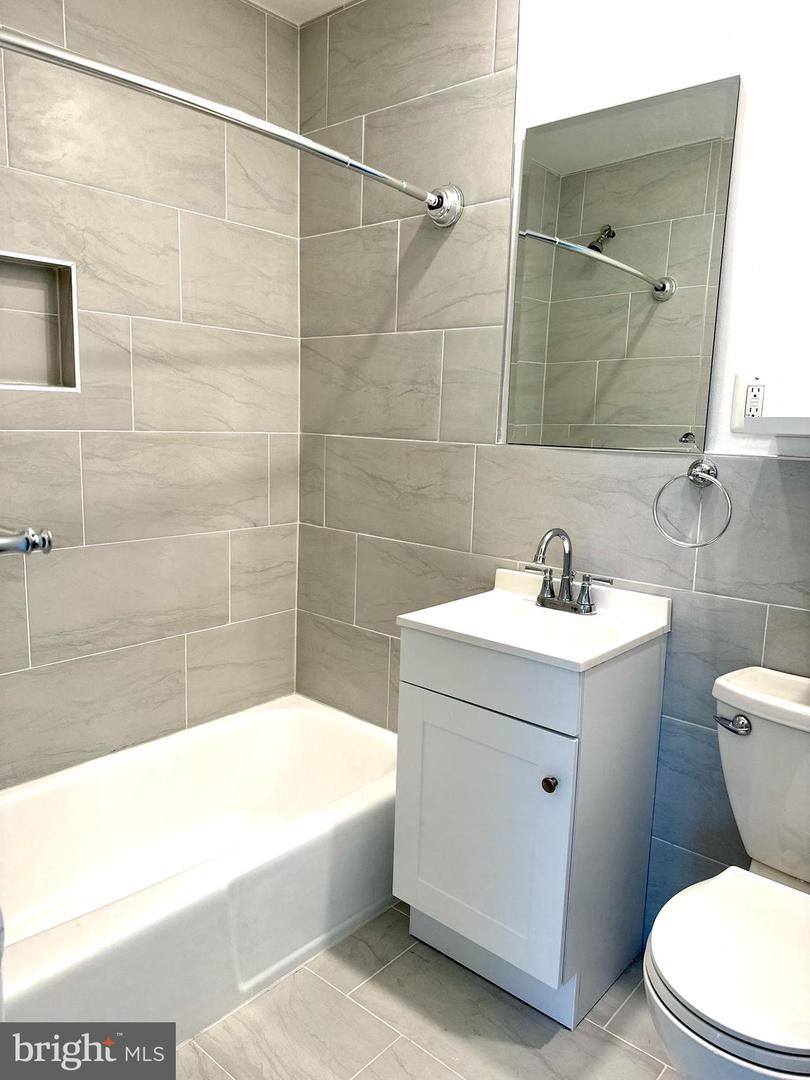 3945 LYNDHURST DRIVE Unit: 301
