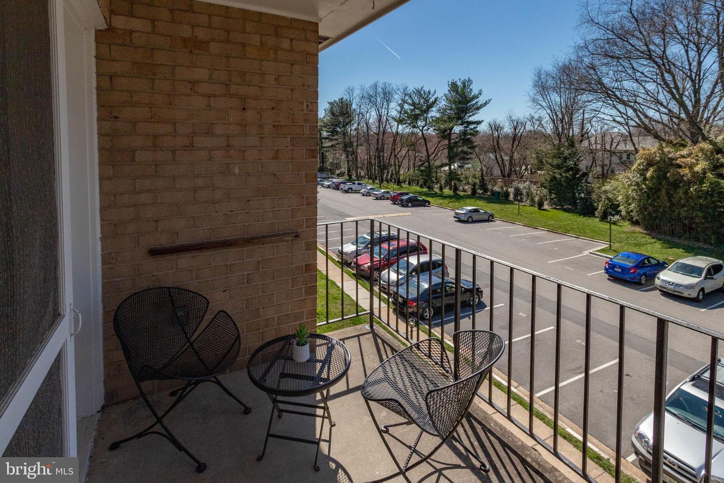 3945 LYNDHURST DRIVE Unit: 301