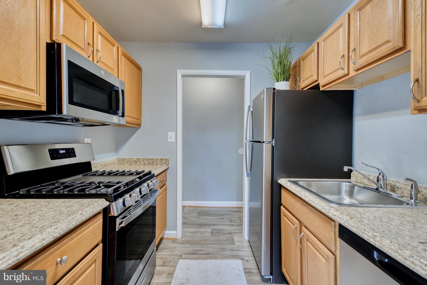 3961 LYNDHURST DRIVE Unit: 301