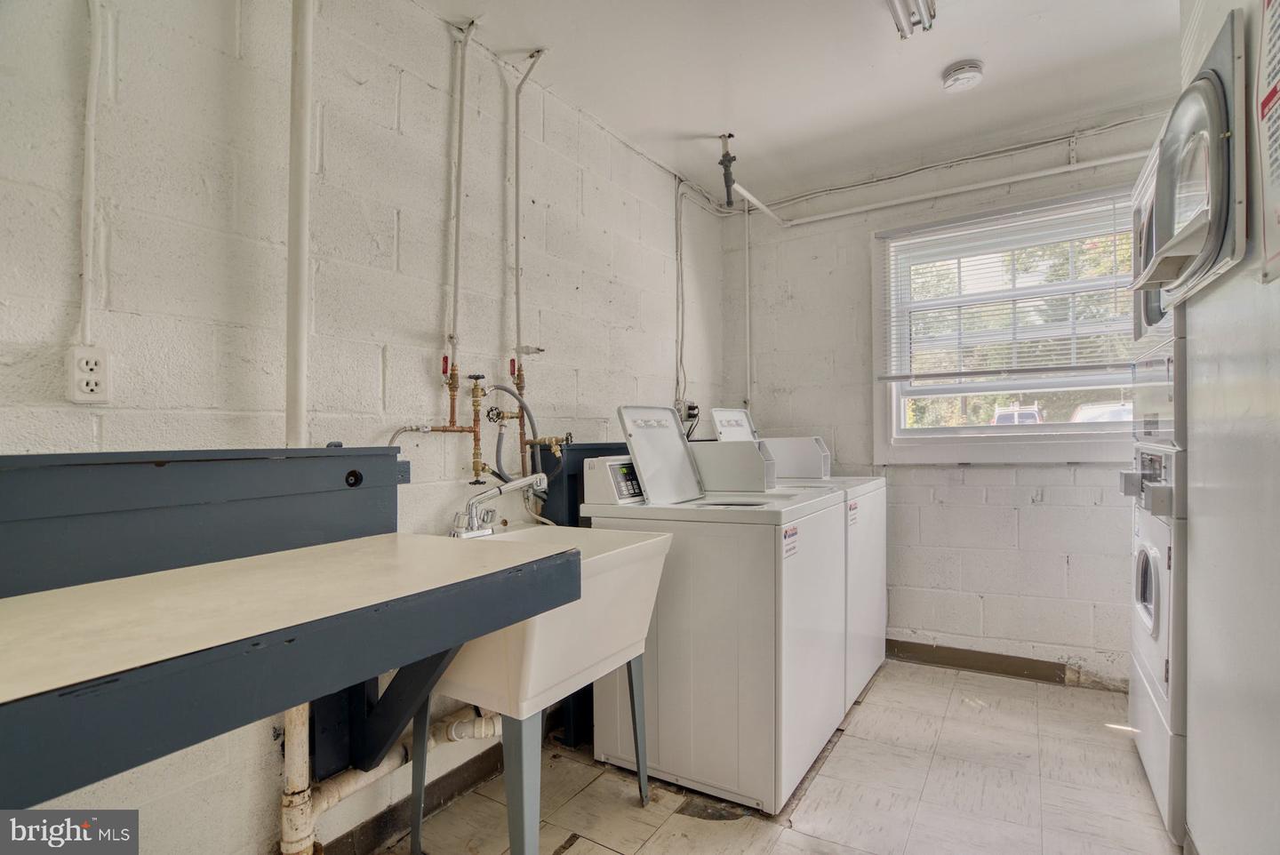 3961 LYNDHURST DRIVE Unit: 301