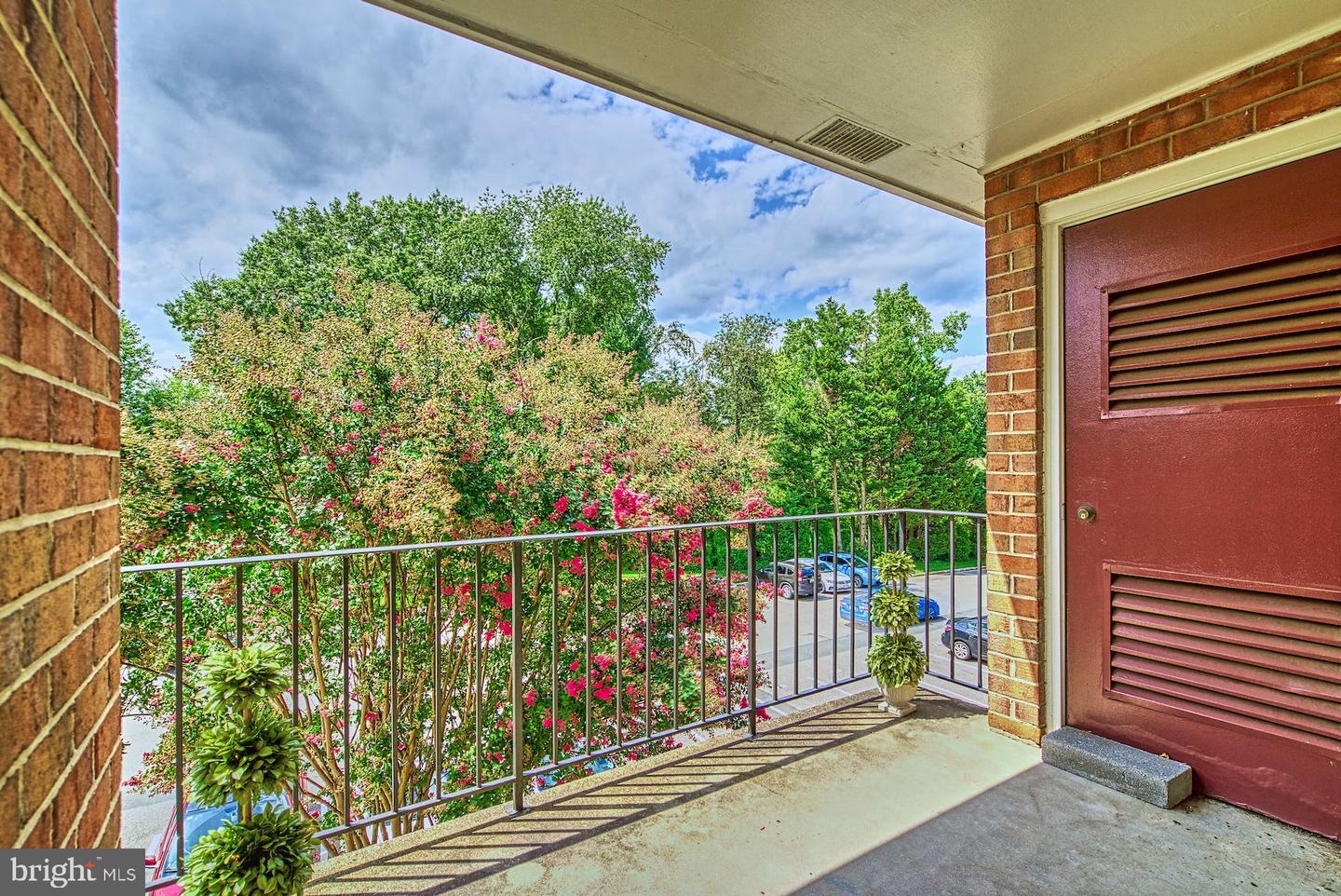 3961 LYNDHURST DRIVE Unit: 301