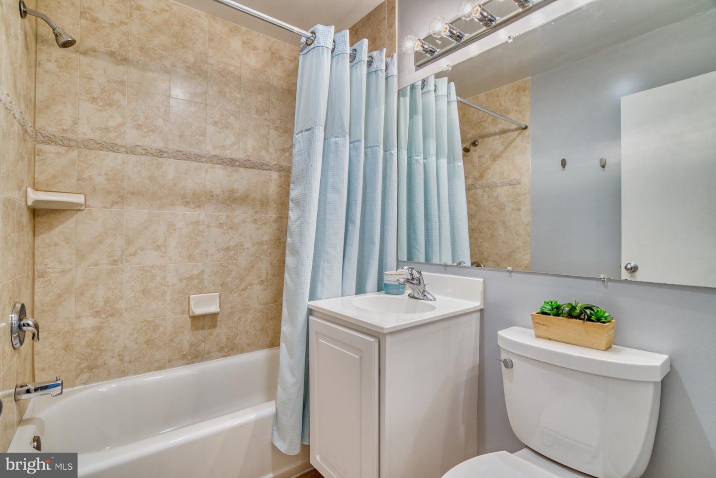 3961 LYNDHURST DRIVE Unit: 301