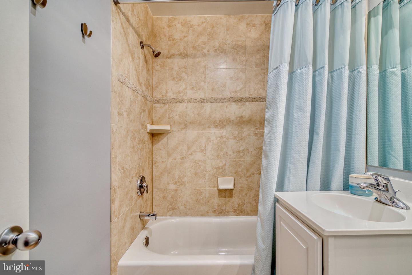 3961 LYNDHURST DRIVE Unit: 301