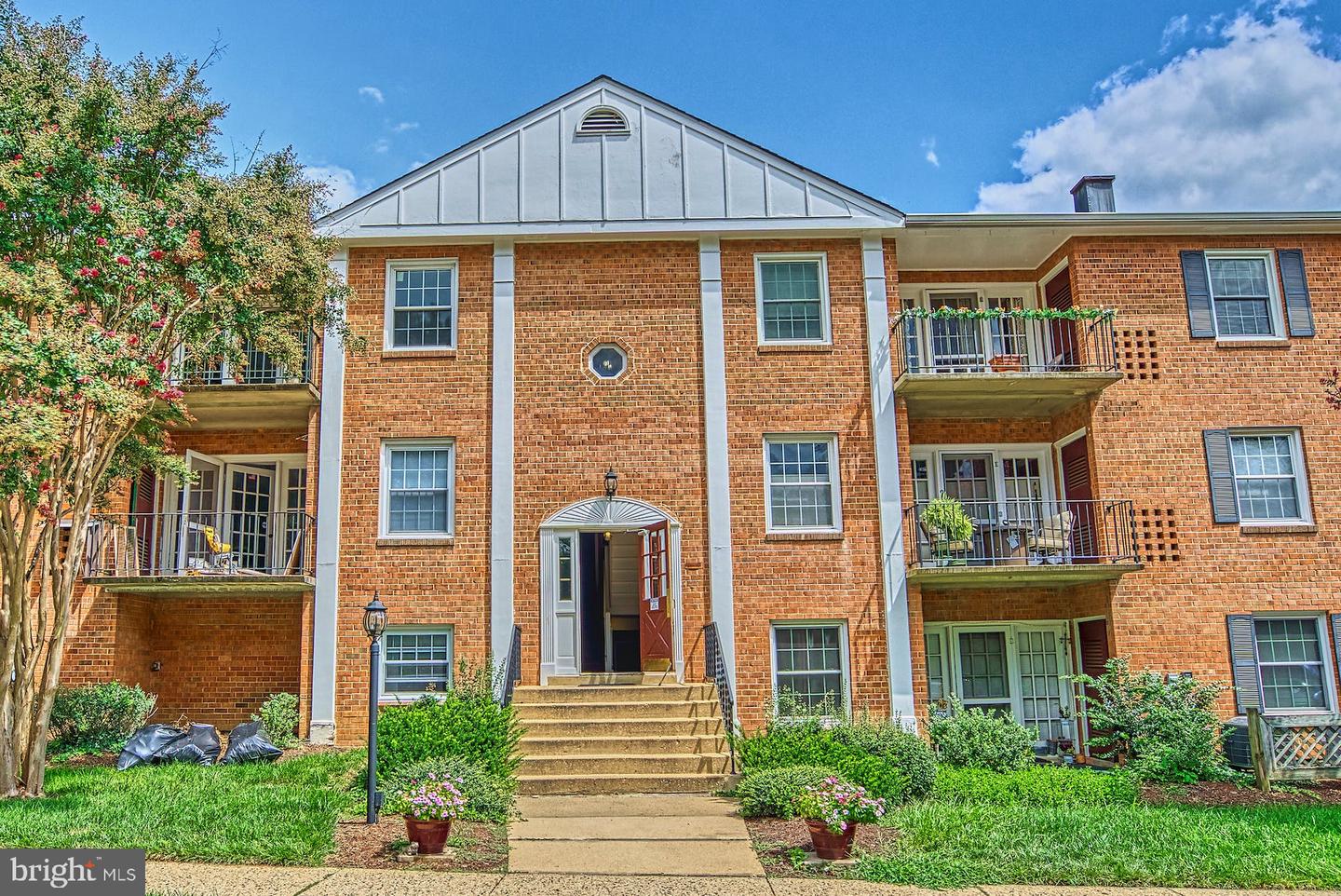 3961 LYNDHURST DRIVE Unit: 301