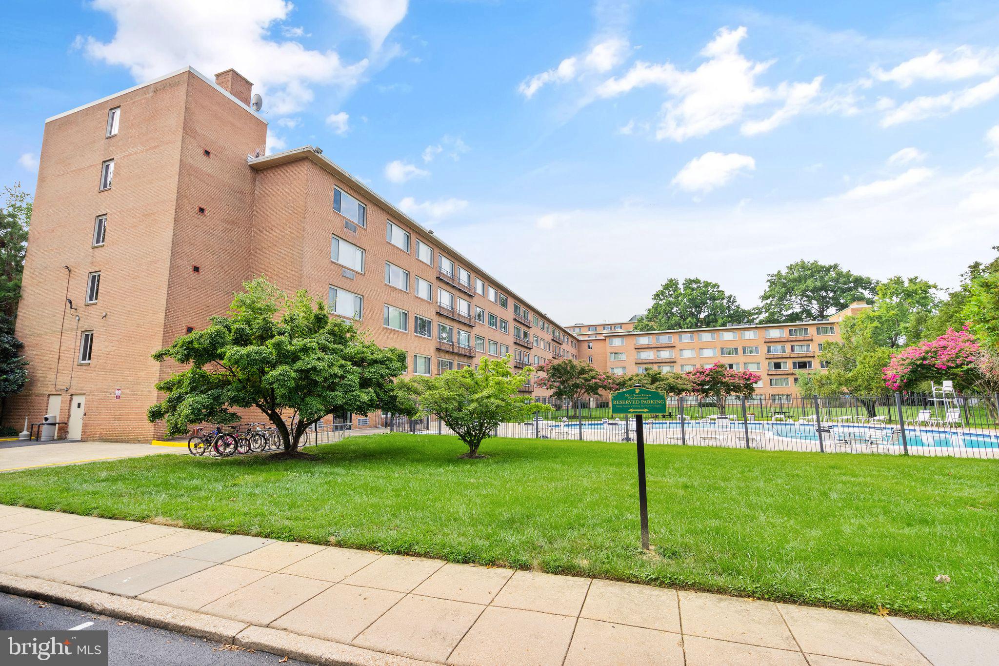 10570 MAIN STREET Unit: 519