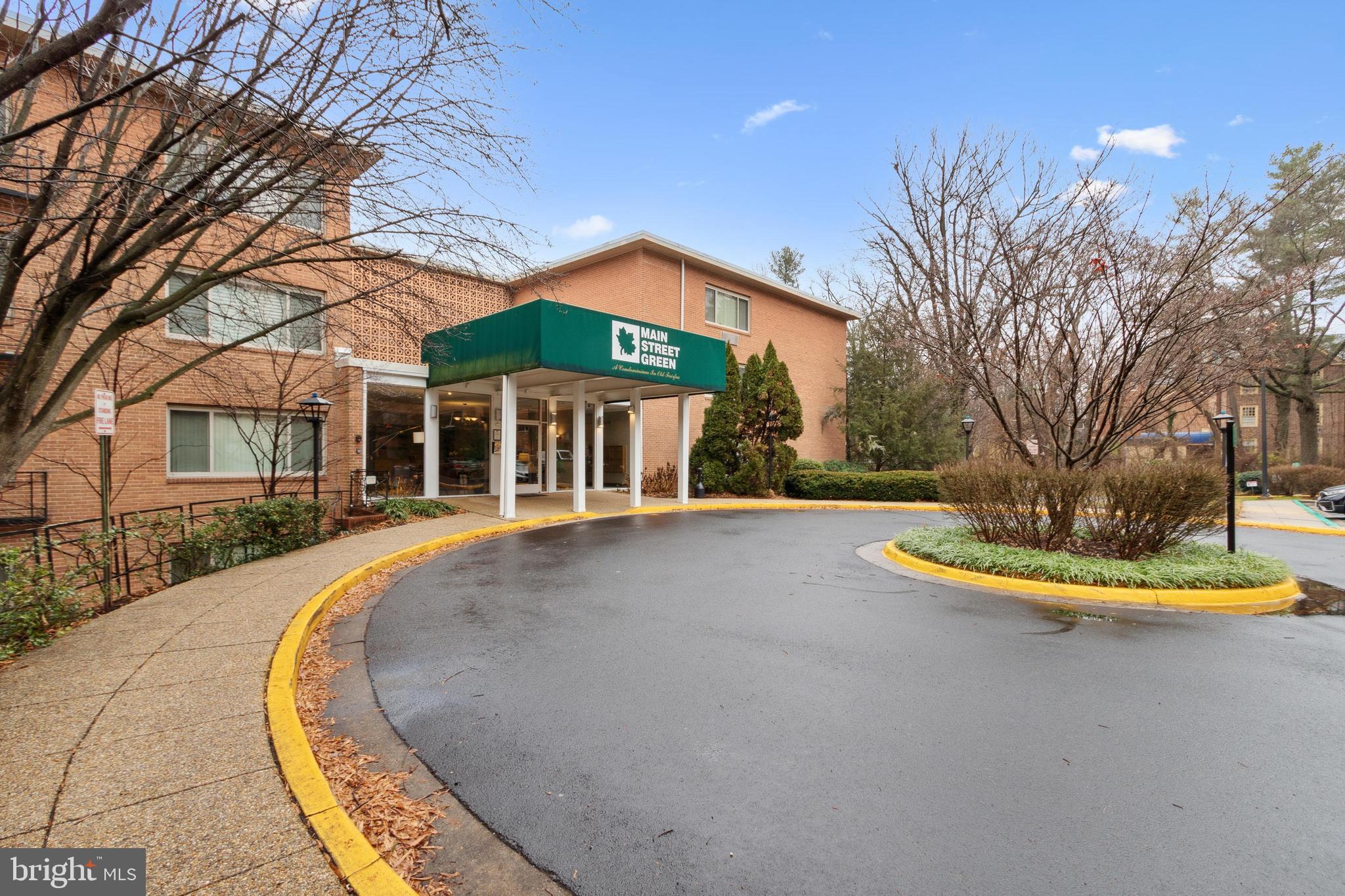 10570 Main STREET Unit: 401