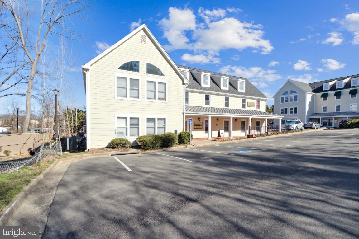 10530 Warwick Avenue Unit: C-1