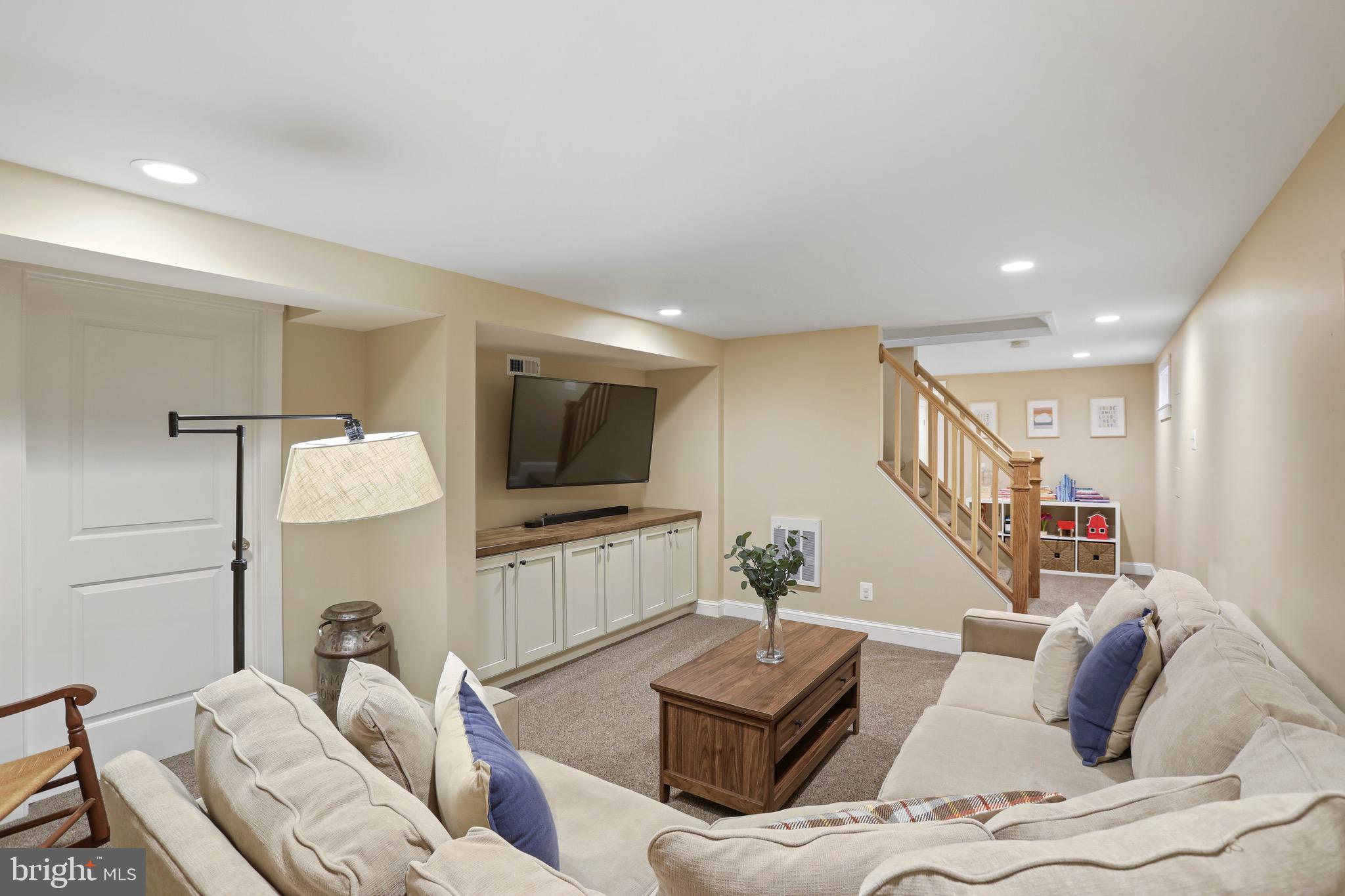 3817 Ren Rd
