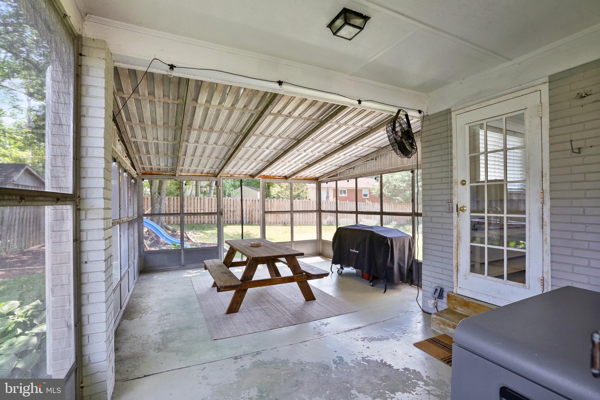 3817 Ren Rd