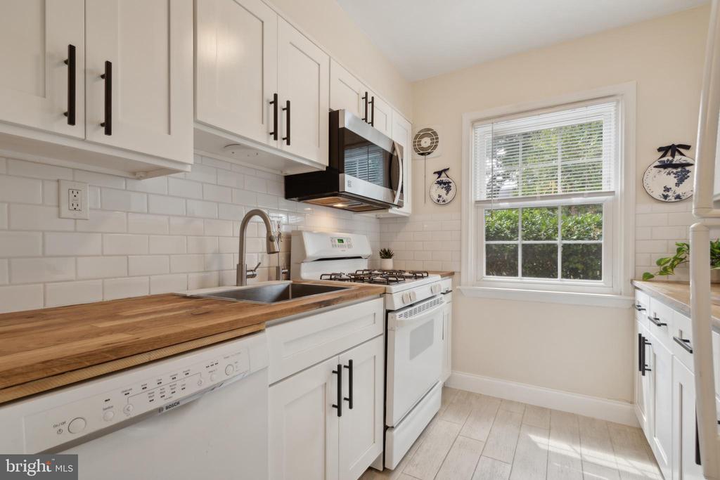 9479 Fairfax Blvd #102