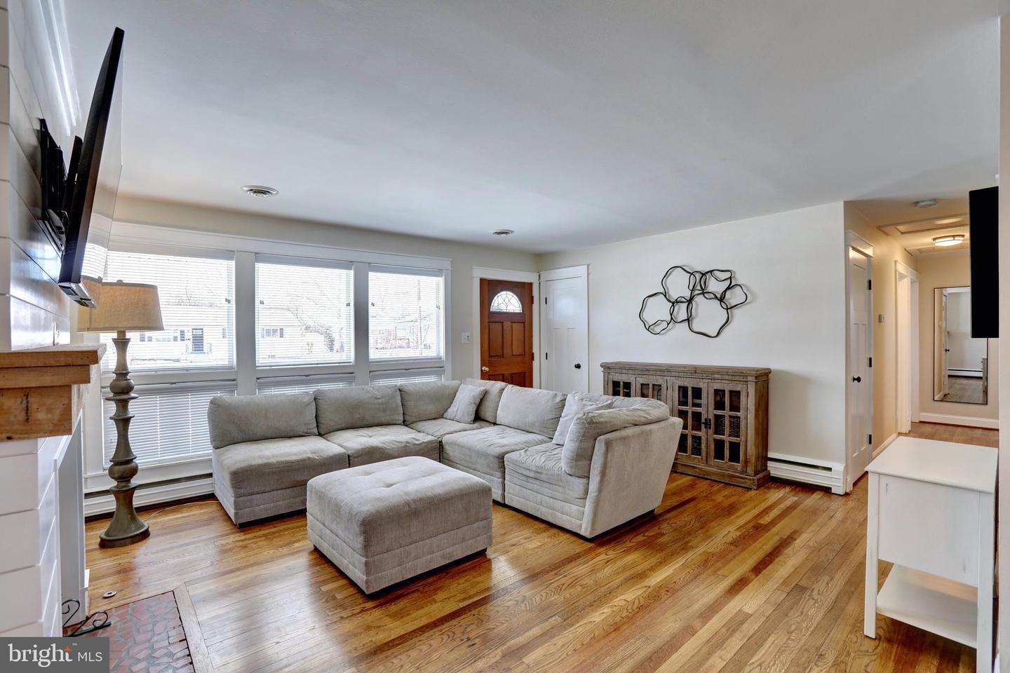 3811 Ren Rd