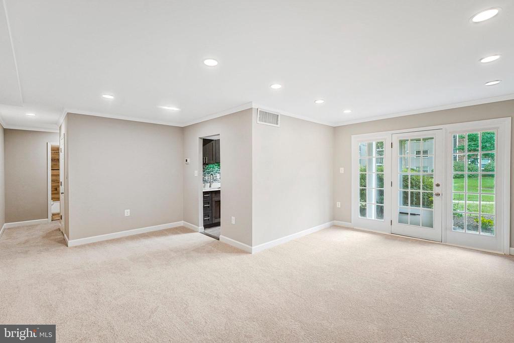 9475 Fairfax Blvd #102