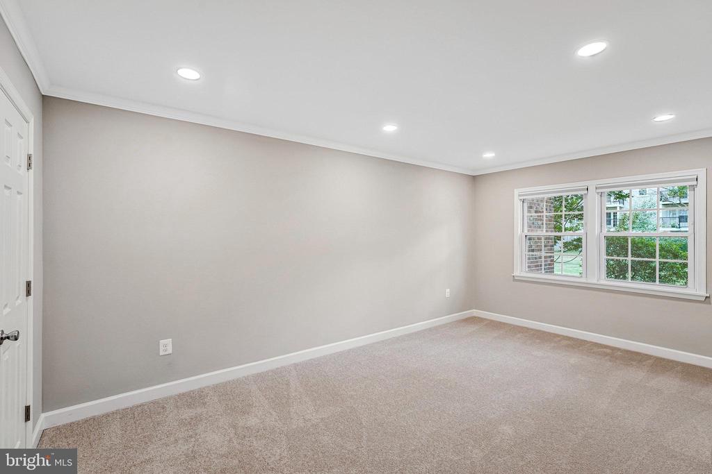 9475 Fairfax Blvd #102