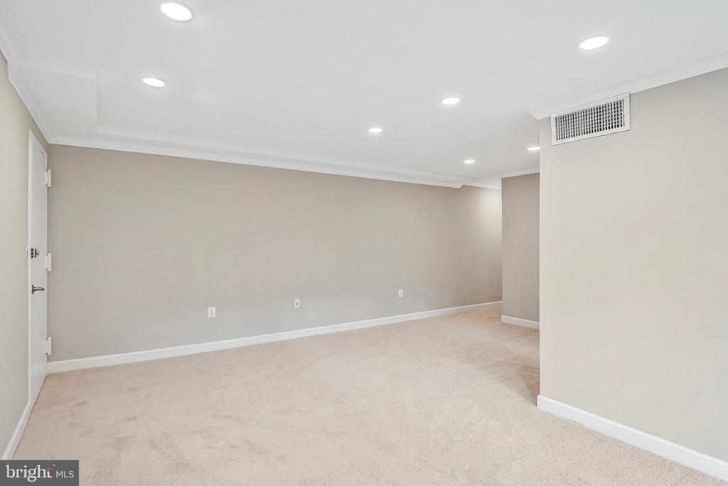 9475 Fairfax Blvd #102