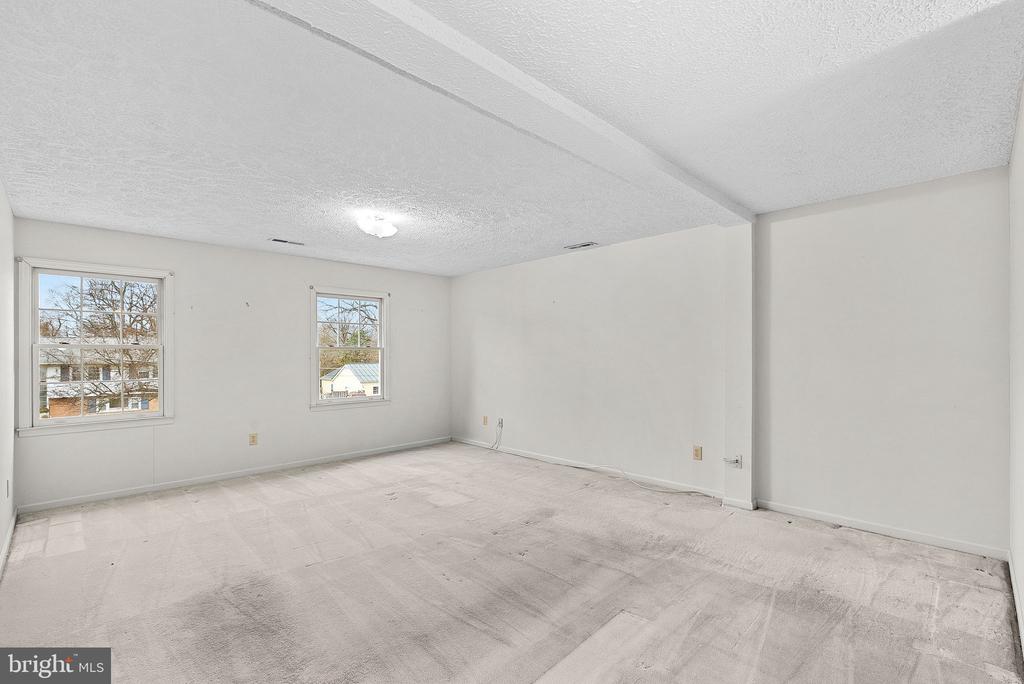 3709 HOWSEN AVENUE