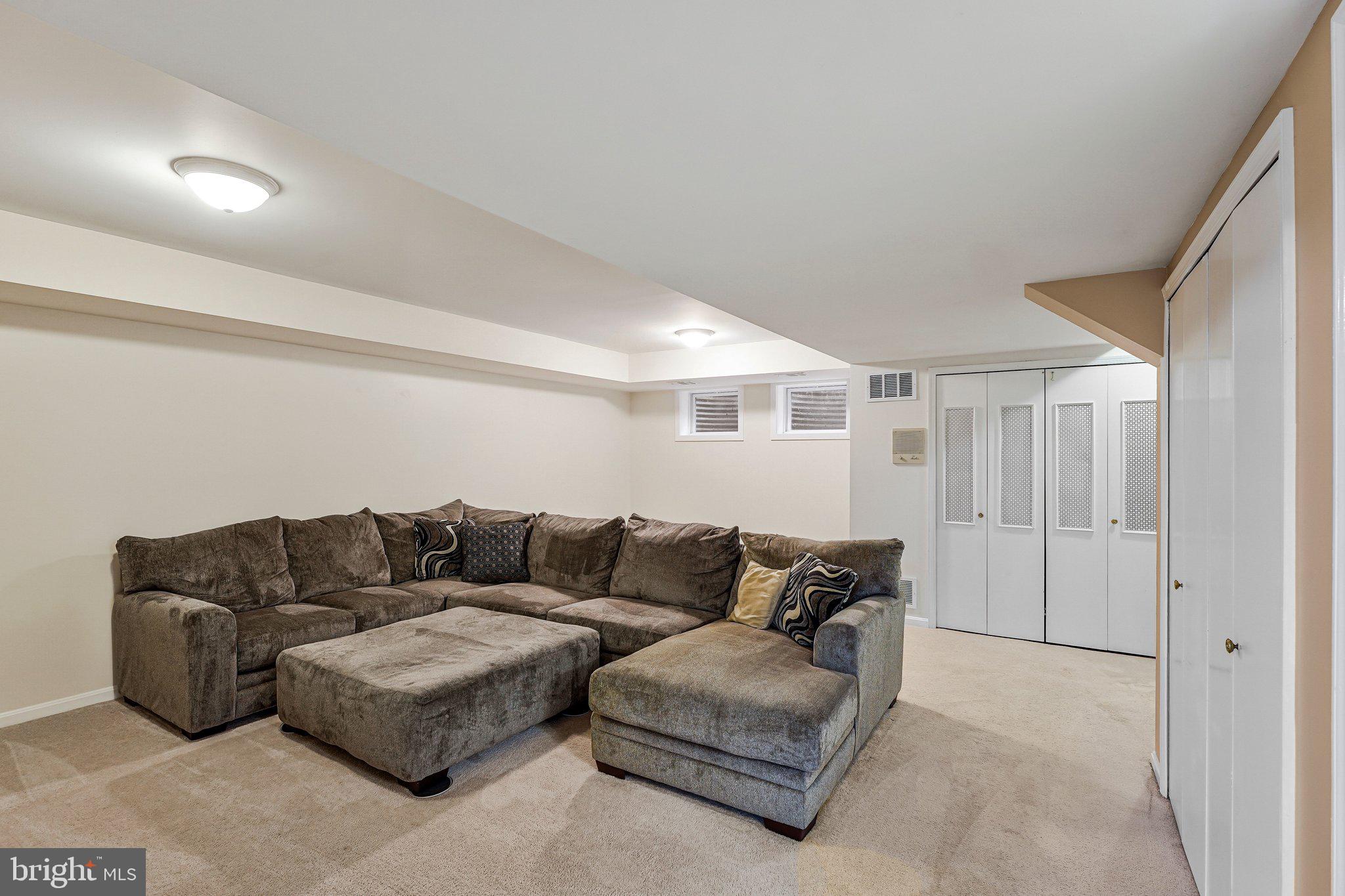 3236 CAMBRIDGE COURT