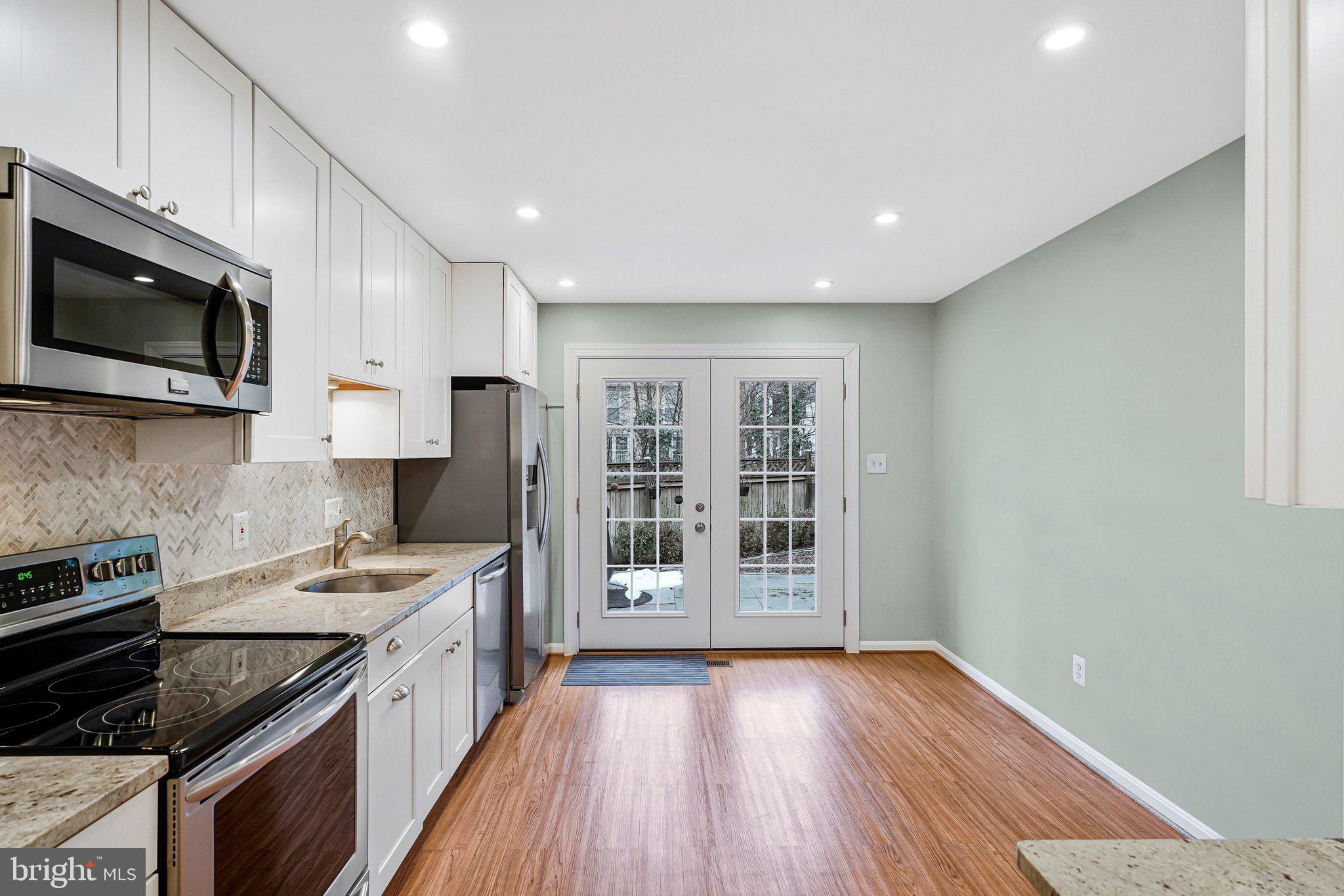 3236 CAMBRIDGE COURT