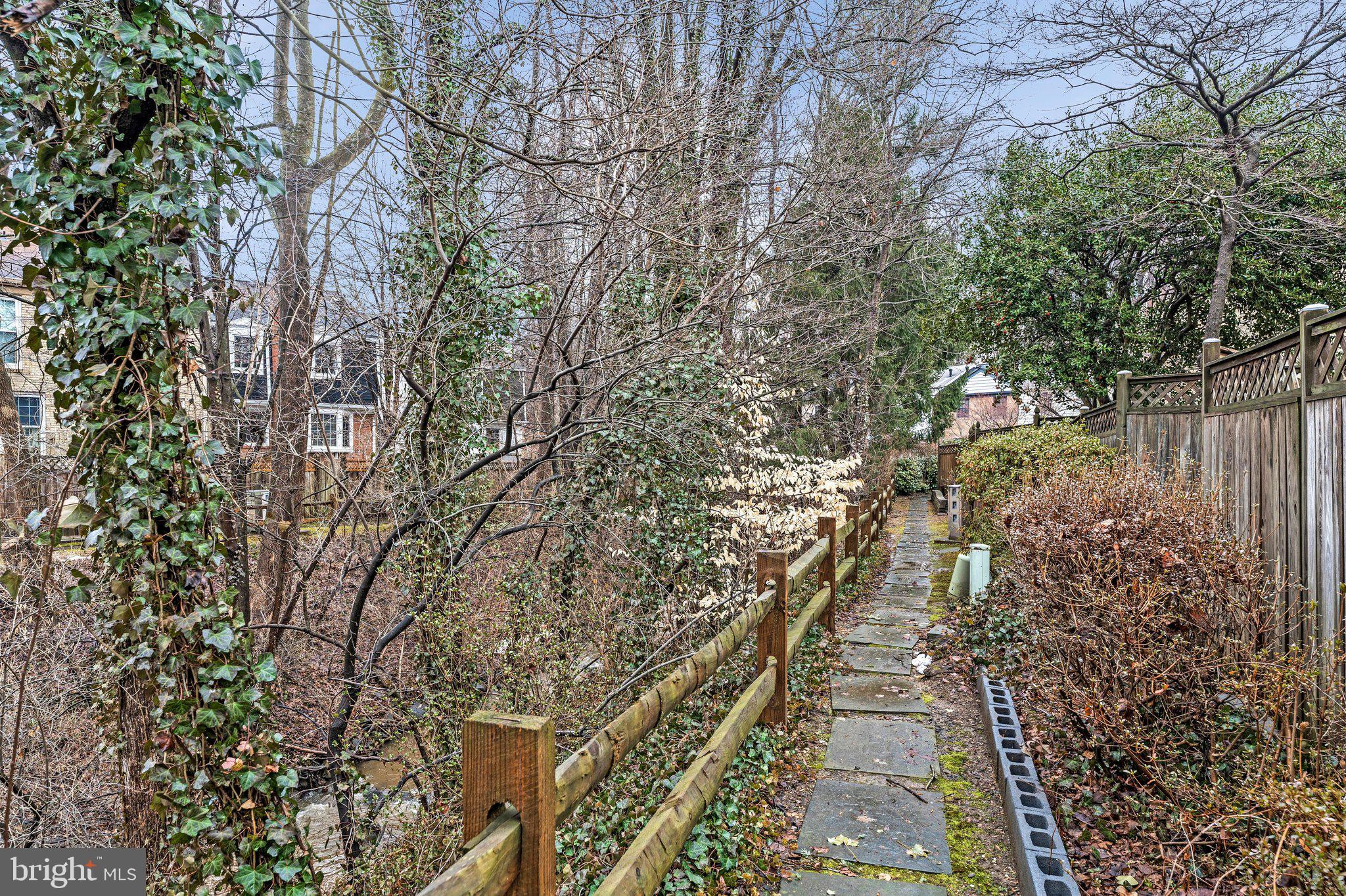 3236 CAMBRIDGE COURT