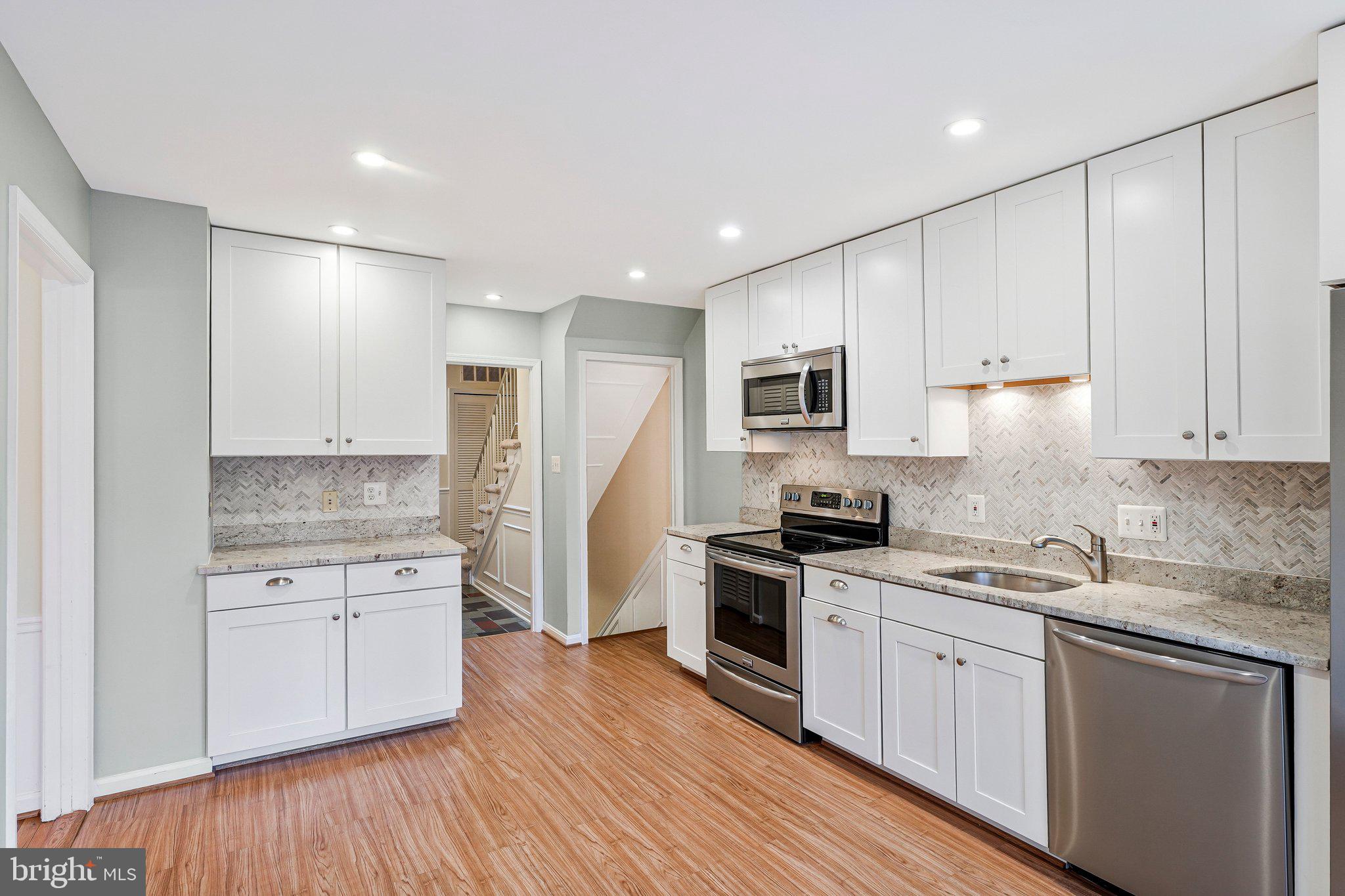 3236 CAMBRIDGE COURT