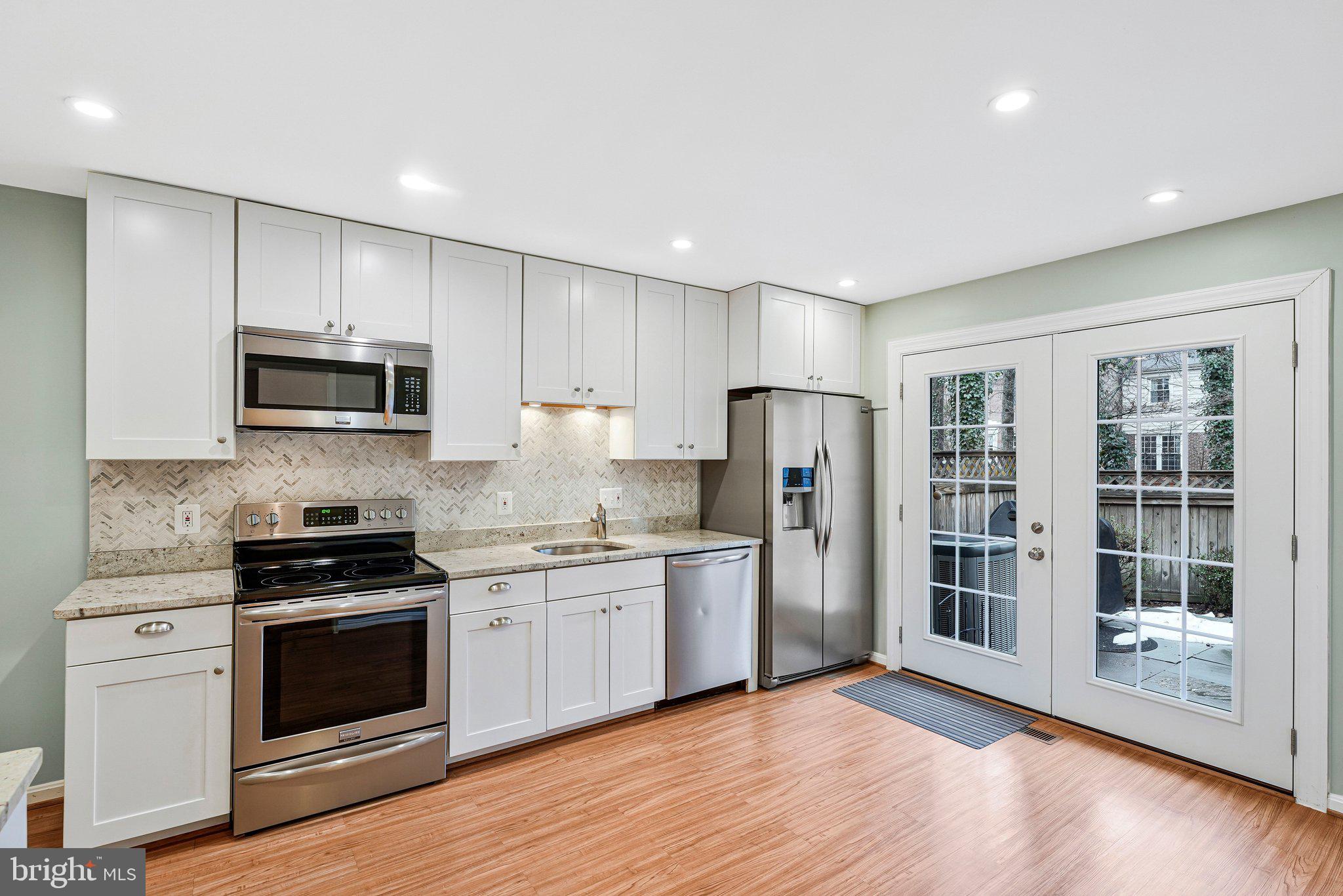 3236 CAMBRIDGE COURT